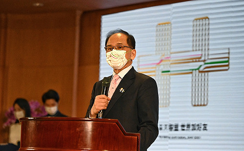 今年國慶首開第二現場連線表演 直昇機吊掛歷年最大國旗