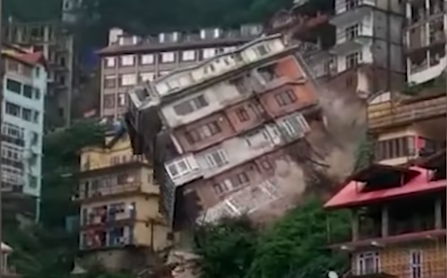 (影) 大樓倒塌6秒變廢墟畫面曝光 印度北部遭土石流侵襲