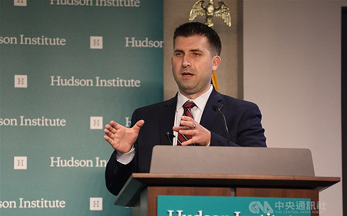 共機擾台 易思安：美台元首應定期對話討論