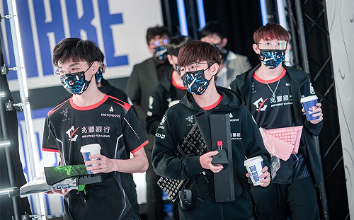 英雄聯盟世界賽》找回狀態！BYG擊敗獨聯UOL、首勝入袋