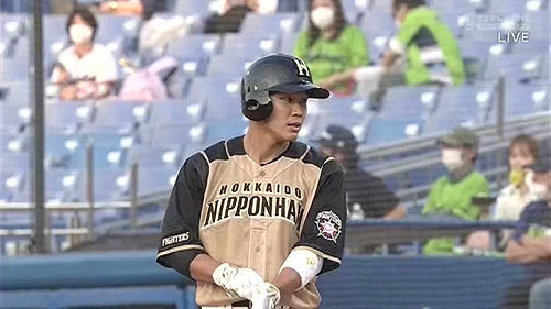 大王發威！王柏融敲內野安打上壘