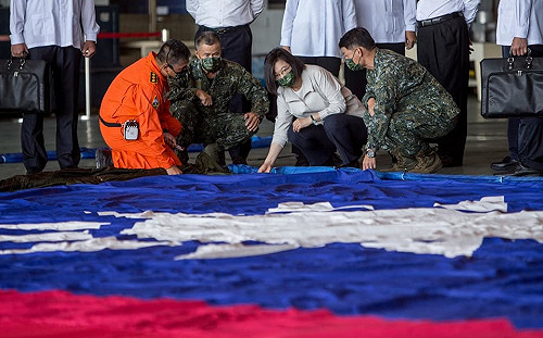 蔡總統視導「史上最巨幅」國旗 親PO「拭目以待」國慶精采展演