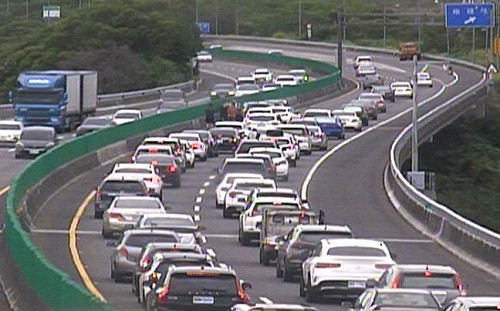 明日清明收假持續有北返車潮  公路局：多利用公共運輸