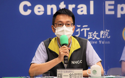 武漢肺炎》明曜百貨UNIQLO旗艦店有夠衰！才開幕即停業 羅一鈞：有復陽確診者足跡