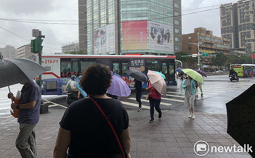 東北季風發威「越晚雨越猛」！氣象局：這些地區要留意