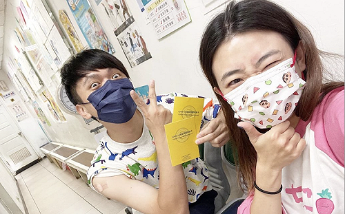 蔡阿嘎施打第二劑高端疫苗「打完上雲端！」 親揭唯一副作用