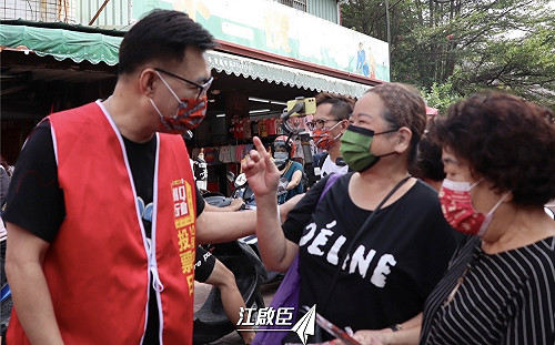 刪Q行動》江啟臣霧峰掃街：人民不要教壞囝仔大小的立委