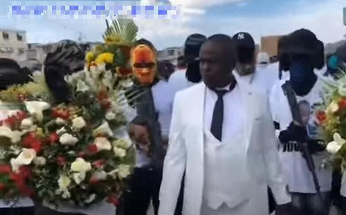 驚！海地總理出席出席紀念活動 竟遭黑幫襲擊、黑道老大奪位主持儀式