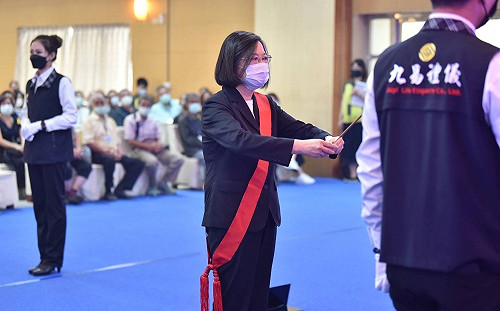 陪同總統赴城中城聯合公祭致哀 陳其邁：關懷與檢討不停止