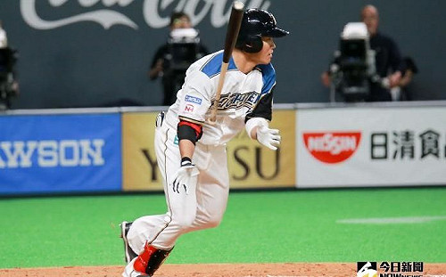 大王的價值！王柏融代打敲出二壘安