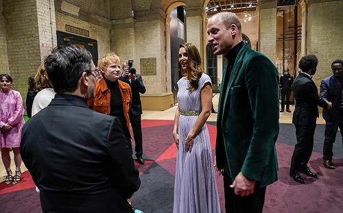 紅髮艾德驚傳確診！「近距離接觸」威廉王子凱特王妃畫面曝光