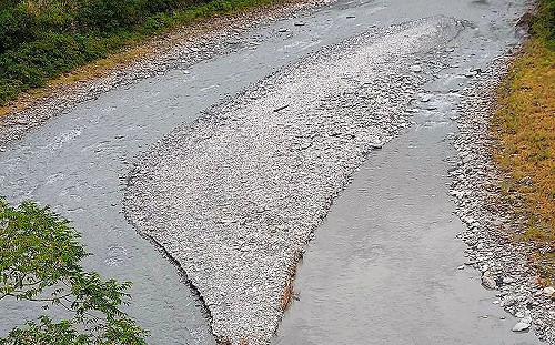 巧奪天工! 花蓮拉庫拉庫溪水雕塑出「台灣島」  網讚 : 自然的力量