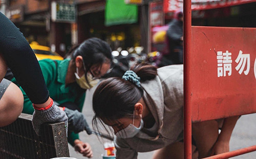 菸蒂不落地 新北環保局攜手北一女辦淨街快閃