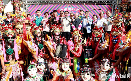 赤嵌萬神節吸引大批民眾朝聖  黃偉哲歡迎持五倍券消費享好康