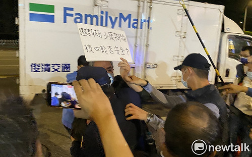 快訊》國民黨凱道辦魷魚遊戲行動劇 反核教授嗆邀趙少康辯論核四