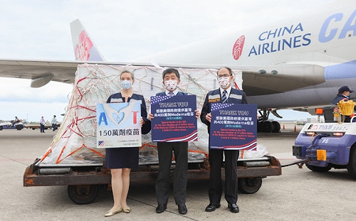 美贈150萬劑莫德納疫苗抵台！陳時中接機致謝：有效提升我國疫苗覆蓋率