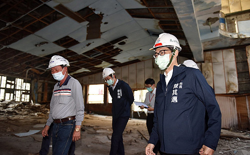 陳其邁視察廢棄中都戲院 要求工務局11/5盡速拆除