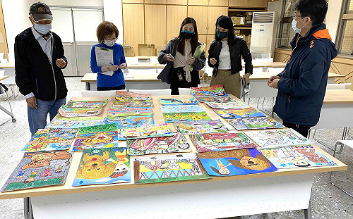 新北小學校園犬繪畫賽出爐  528件作品選39件線上展示