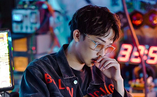 奶奶喪禮「脫口秀致詞」被酸！「反骨男孩」酷炫：用自己的方式留念