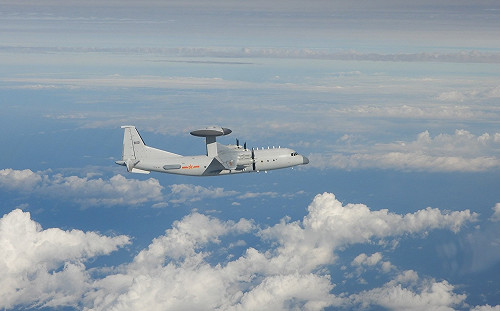 美議員搭軍機訪台 赴國防部聽取台海軍情