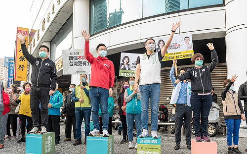 公投四個不同意 趙天麟偕議員揪「小旋風」路口宣講