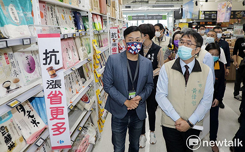 胸悶住院休養後首露面 黃偉哲透露健檢結果