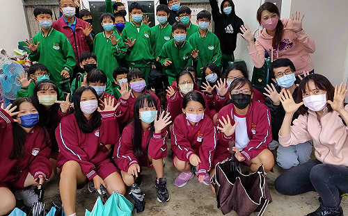 三芝國中師生為愛風雨無阻 新北動保處推廣生命教育