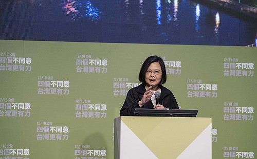 ｢挺英媽媽｣坦言保護孩子變難 黃暐瀚向蔡英文喊話：您讓人民痛苦了