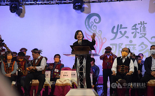 屏縣原住民族收穫節 總統、蘇揆回娘家共慶豐收