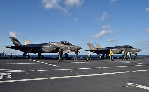 首次!義大利海、空軍F-35B同時登「加富爾號」航母