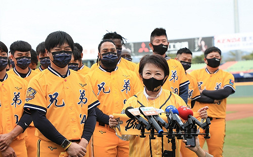 盧秀燕為中信兄弟打氣 預祝勇奪總冠軍