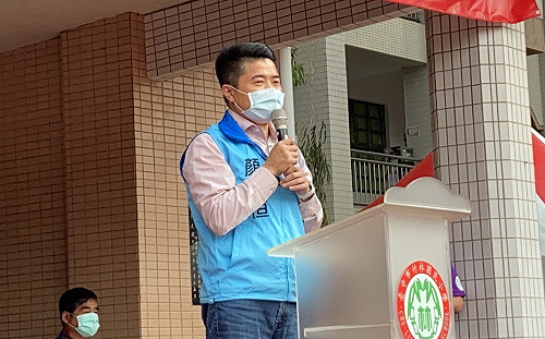 顏寬恒障礙?段宜康質疑質詢率低 網友:有點頭腦都知道他不適任