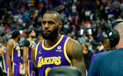 詹皇趕球迷出場　起因疑是詛咒車禍