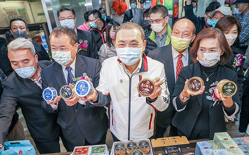 侯友宜林姿妙見證 新北農會超市可買宜蘭優鮮漁獲