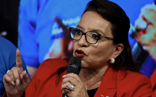 宏都拉斯總統「與中國建交」文底下戰一片 宏網友不屑：只有妳跟內閣會承認