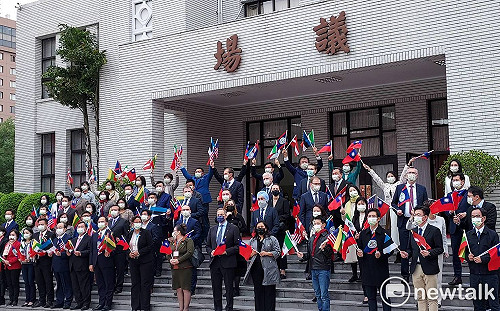 國民黨缺席!朝野立委舉旗歡迎波海三國議員訪立院