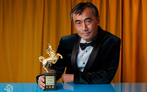 李安、魏德聖都找他！清過下水道、三餐吃白吐司...小小油漆工苦熬20年奪金馬：領獎那天我才像個人