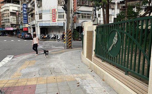 新北市議員金瑞龍爭取拓寬中和區漳和國中左側人行道(廣福路)