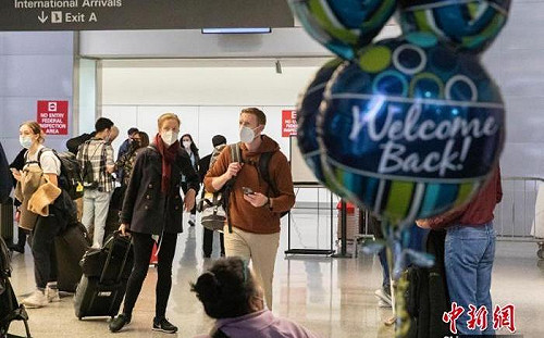 Omicron入侵8州 美國緊縮旅客入境管控