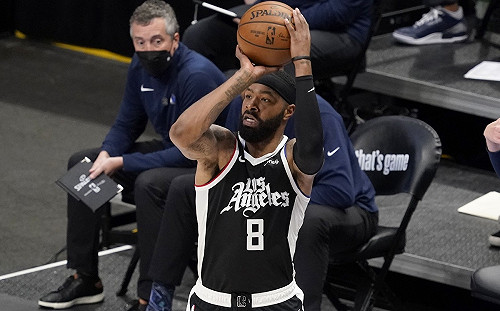 莫里斯關鍵打板三分 快艇險勝湖人