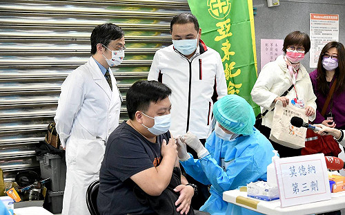 逛耶誕城還可打疫苗！新北市規劃在各大賣場加開接種站