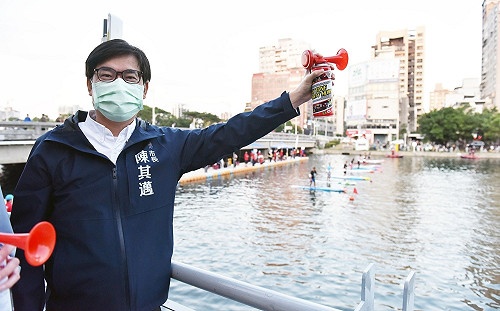 冬季親水、首選高雄！ 陳其邁為城市盃全國龍舟賽鳴笛加油