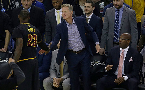 勇士上周吞2敗　主帥Kerr並不擔心