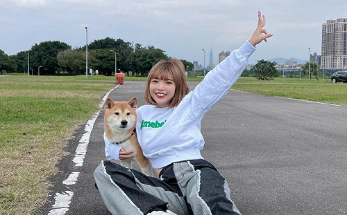 一隻阿圓戶政事務所曬身分證！釣出阿滴驚問：結婚了？