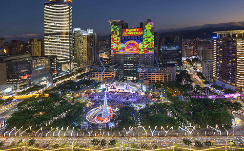 新北歡樂耶誕城巨星演唱會熱鬧開唱   新主燈光雕秀首映