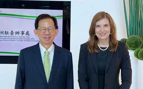 澳洲駐台代表露珍怡參觀高端疫苗：恭喜你們的成就 期待更深化連結