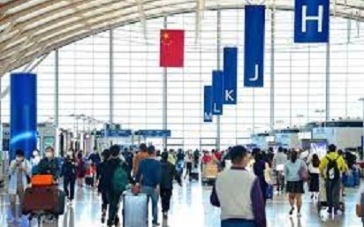 緊急封省「熔斷」! 中國即日起至明年3月15 暫停進出邊境口岸、跨省團隊旅遊