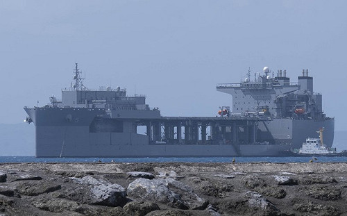 小笠原火山浮石「堵」美遠征機動基地艦 14點環台「包圍」.現蹤東沙