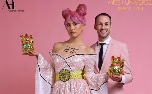 啥? 這是和服? 日環球小姐「壽衣穿法」以色列設計師和服 網友批侮辱日本人