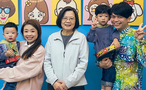 重磅大咖！蔡阿嘎邀總統當助手  蔡英文「遭嗆」笑回：你再消費我啊